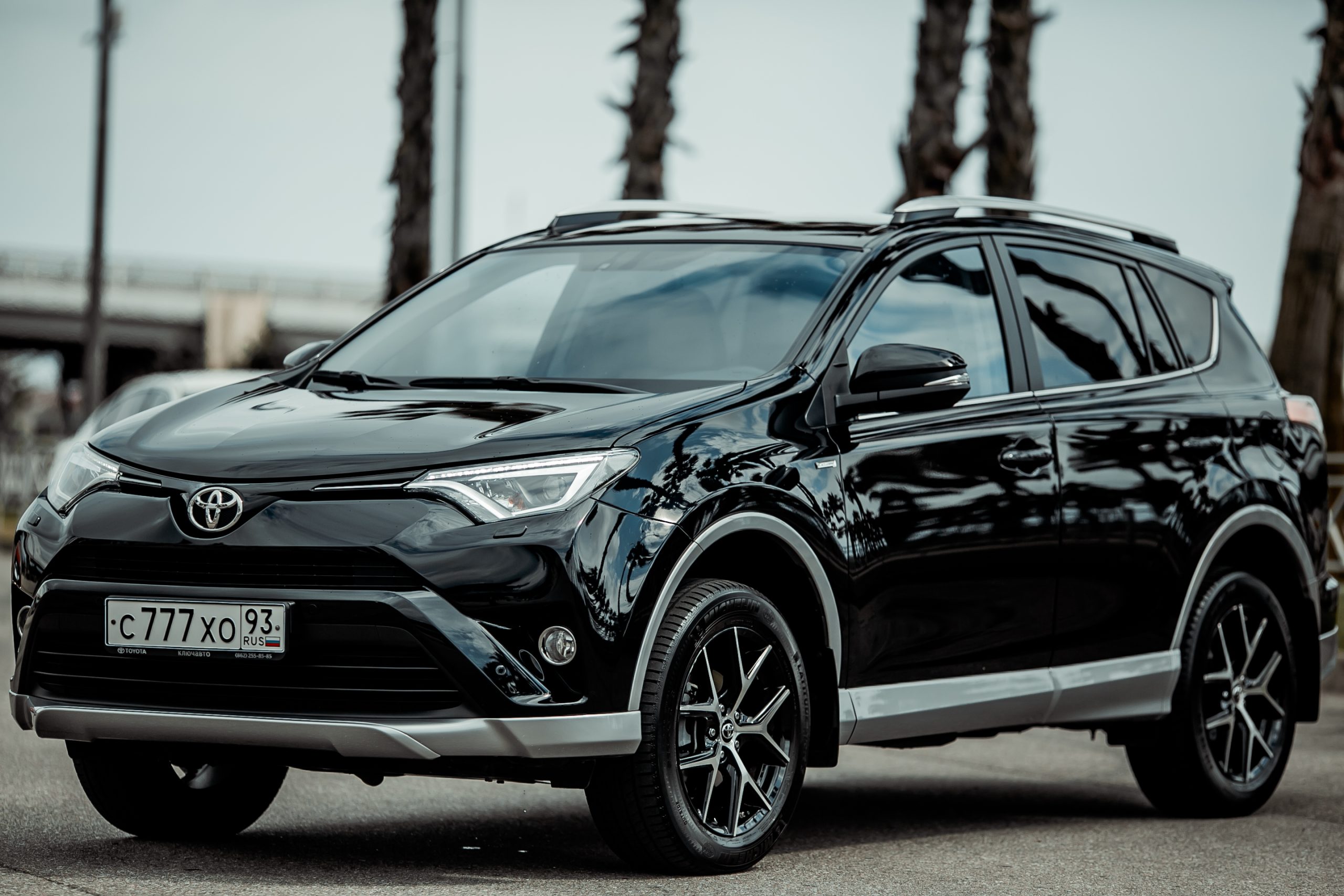 Аренда Toyota RAV4 Черный в Сочи без водителя